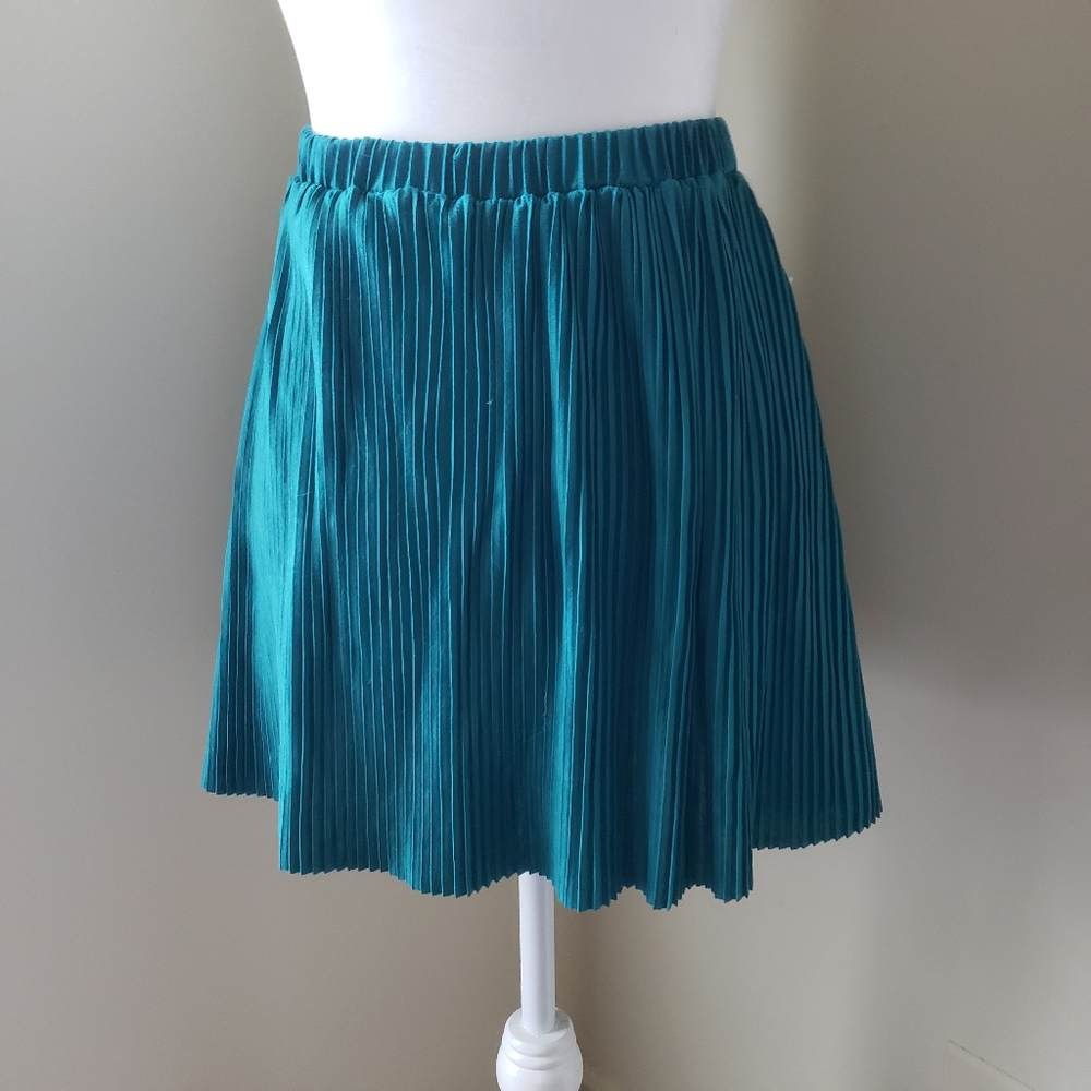 NWT Energie teal pleated mini skirt